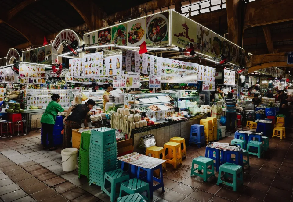 Bàn ăn tại Bánh Cuốn Ơ